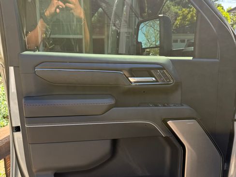 Used 2025 GMC Sierra 2500 AT4X w/ AT4X AEV Edition image 13