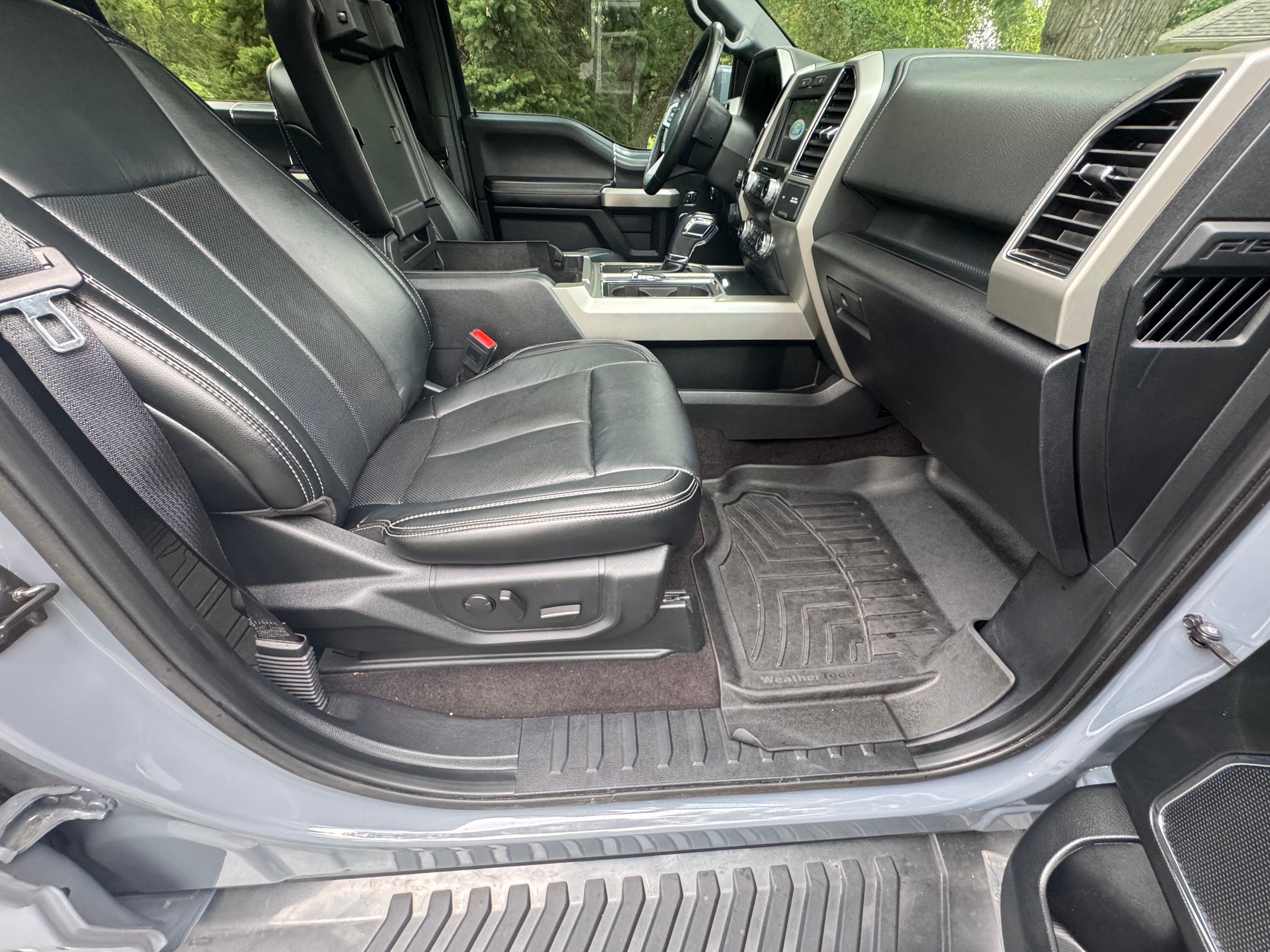 Used 2019 Ford F150 Lariat w/ Equipment Group 502A Luxury AWD/4WD image 12