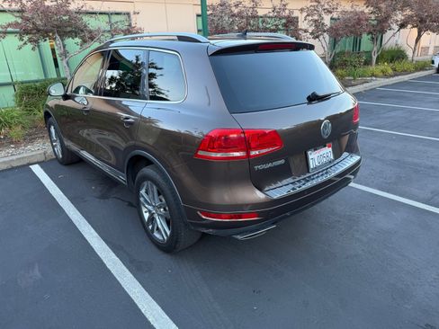 Used 2012 Volkswagen Touareg Executive image 4