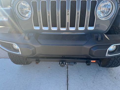 Used 2018 Jeep Wrangler Unlimited Sahara image 9
