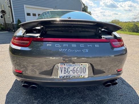 Used 2015 Porsche 911 Targa 4S AWD/4WD image 4