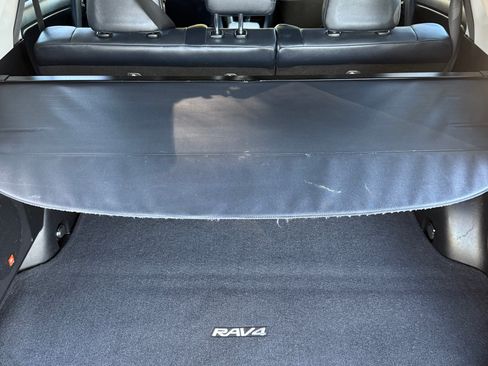 Used 2015 Toyota RAV4 Limited image 19