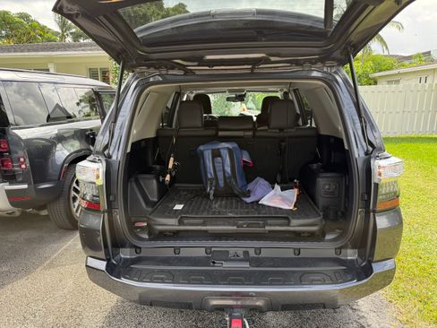 Used 2020 Toyota 4Runner SR5 Premium image 8