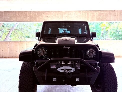 Used 2015 Jeep Wrangler Unlimited Sahara w/ Connectivity Group AWD/4WD image 6