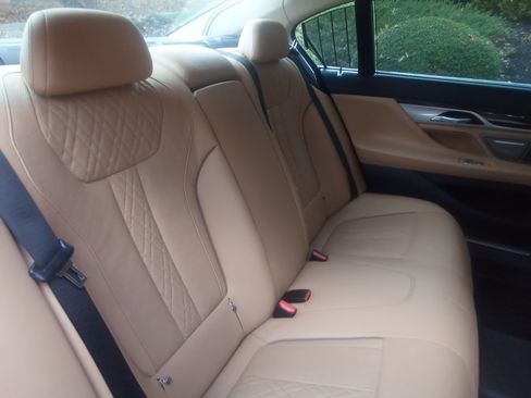 Used 2019 BMW 740i w/ Executive Package image 4