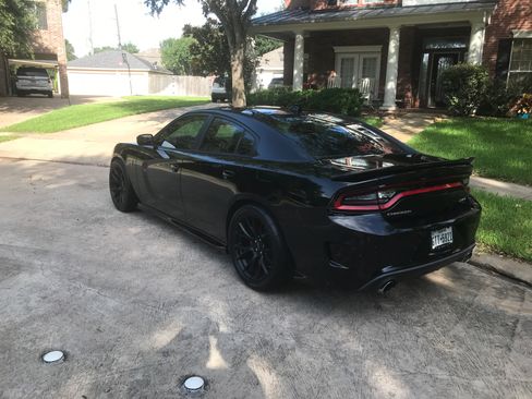 Used 2016 Dodge Charger SRT Hellcat w/ Harman/Kardon Audio Group RWD image 8