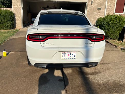 Used 2015 Dodge Charger SXT RWD image 6