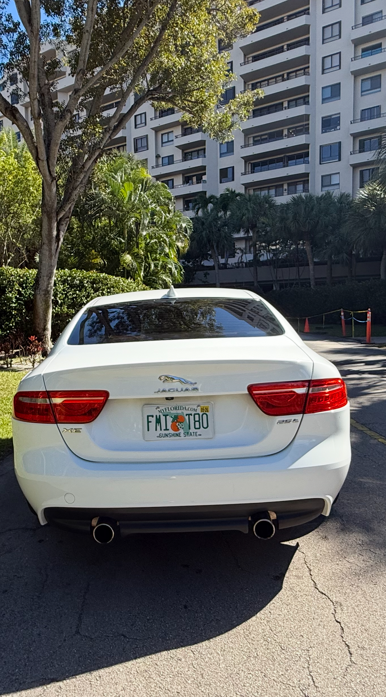 Used 2017 Jaguar XE RWD image 4