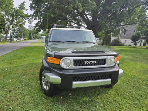 Used 2012 Toyota FJ Cruiser 4WD w/ Upgrade Pkg image 1