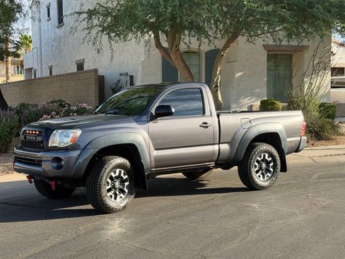 Used 2012 Toyota Tacoma 4x4 Regular Cab image 2