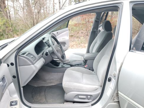 Used 2002 Toyota Camry LE image 5