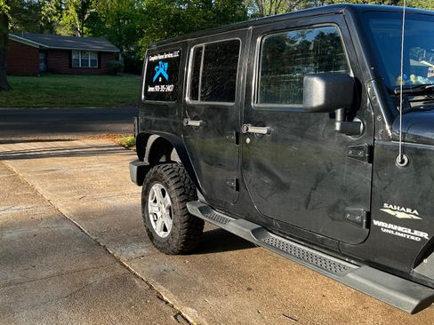 Used 2012 Jeep Wrangler Unlimited Sahara w/ Connectivity Group image 12