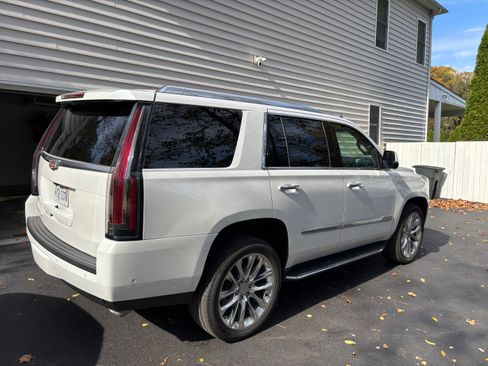 Used 2019 Cadillac Escalade Luxury image 11