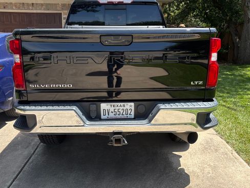 Used 2020 Chevrolet Silverado 2500 LTZ w/ LTZ Premium Package AWD/4WD image 10