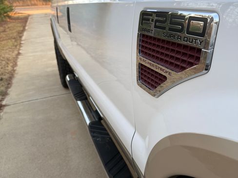 Used 2008 Ford F250 Lariat image 9