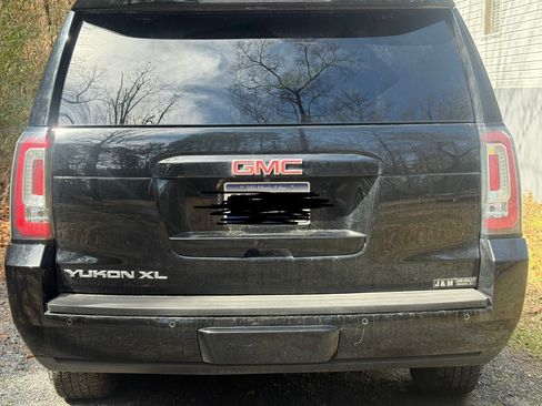 Used 2018 GMC Yukon XL SLT image 4