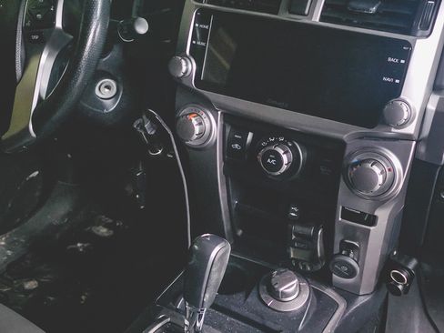 Used 2014 Toyota 4Runner SR5 Premium image 6