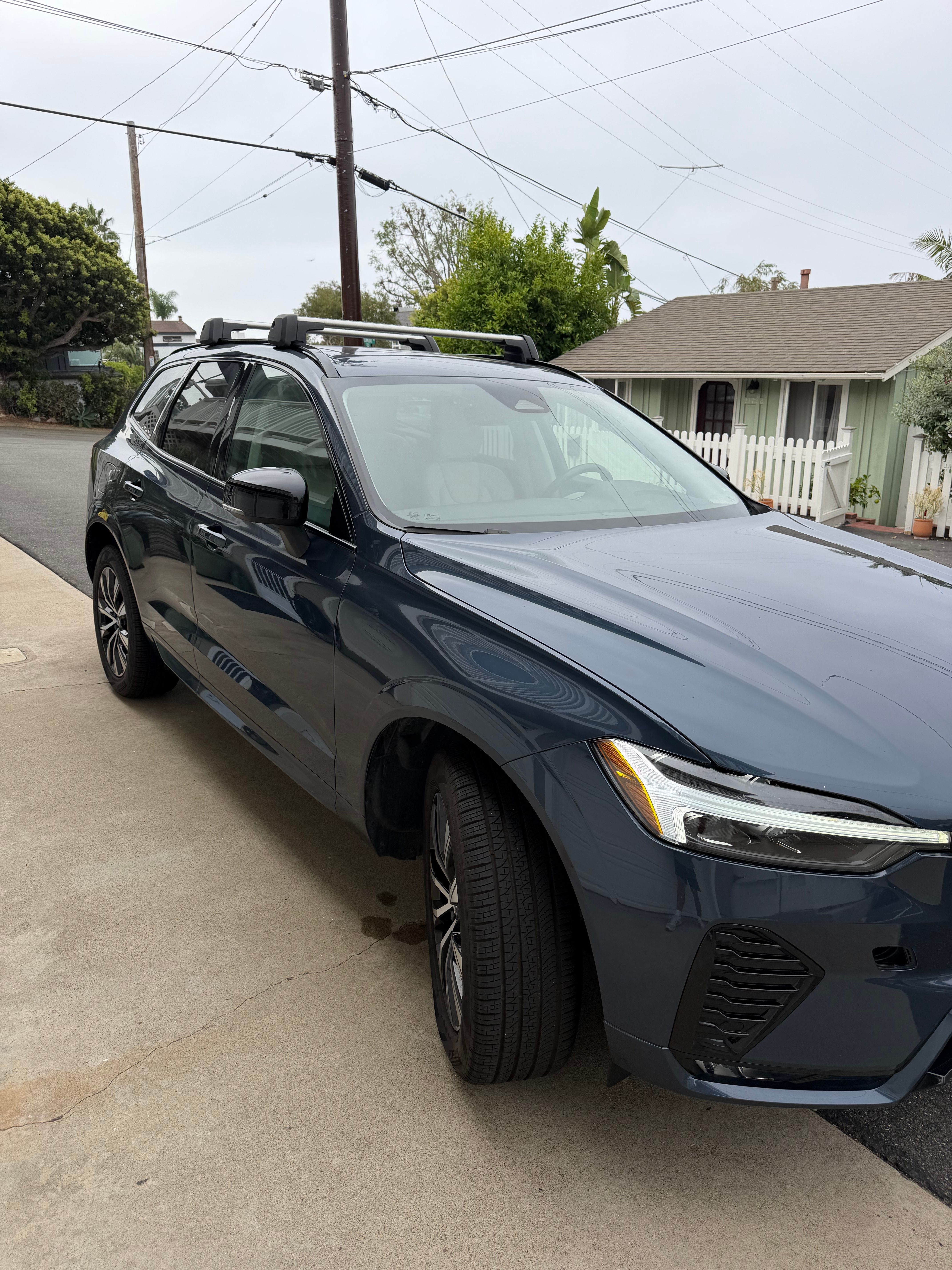 Used 2024 Volvo XC60 B5 Core AWD/4WD image 2