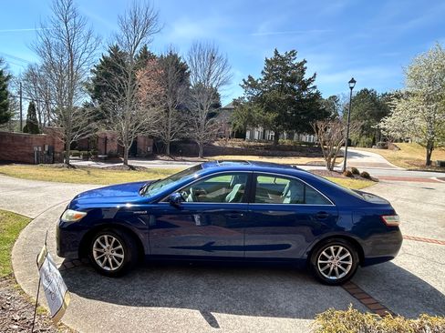 Used 2011 Toyota Camry Hybrid Sedan 4D image 2