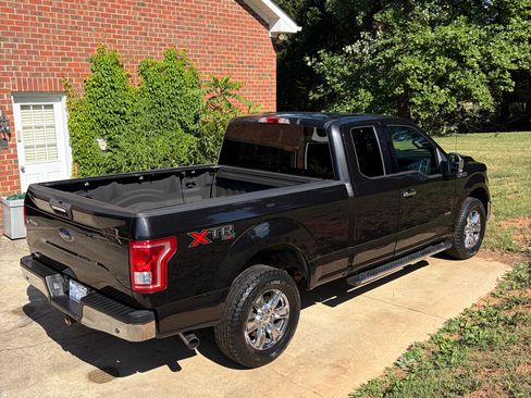Used 2015 Ford F150 XLT w/ Equipment Group 301A Mid AWD/4WD image 9