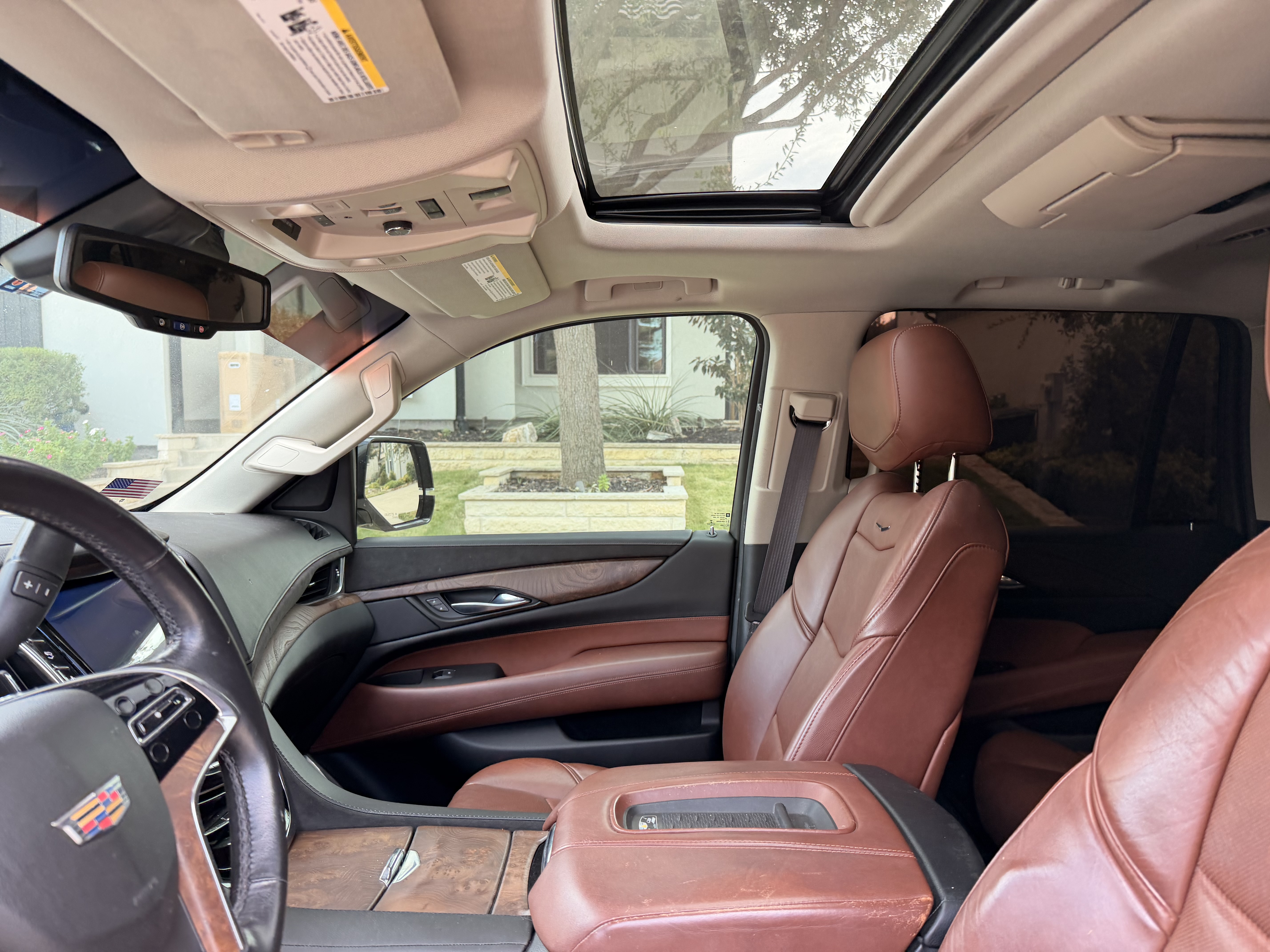 Used 2015 Cadillac Escalade Luxury AWD/4WD image 21