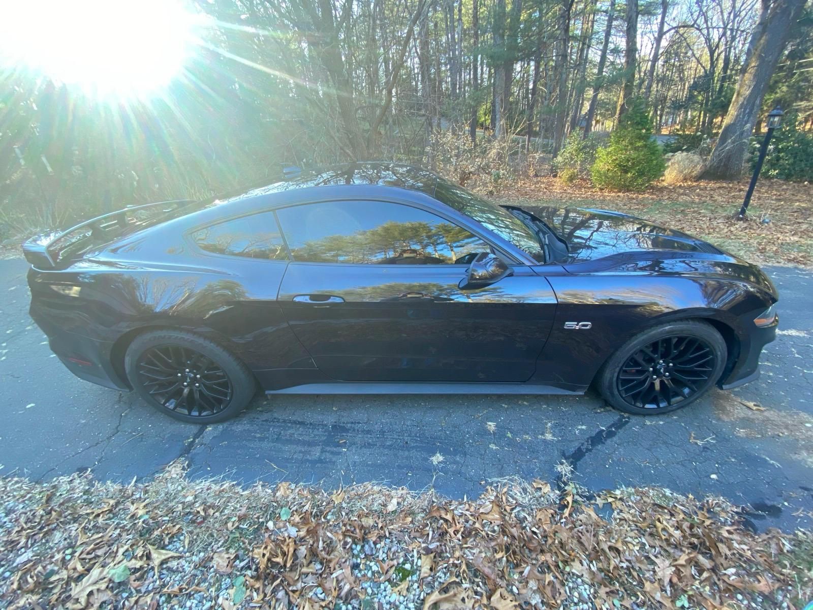 Used 2022 Ford Mustang GT Premium w/ GT Performance Package RWD image 2