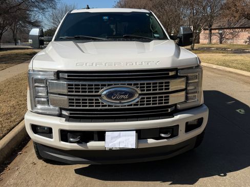 Used 2019 Ford F250 Platinum w/ Platinum Ultimate Package image 2