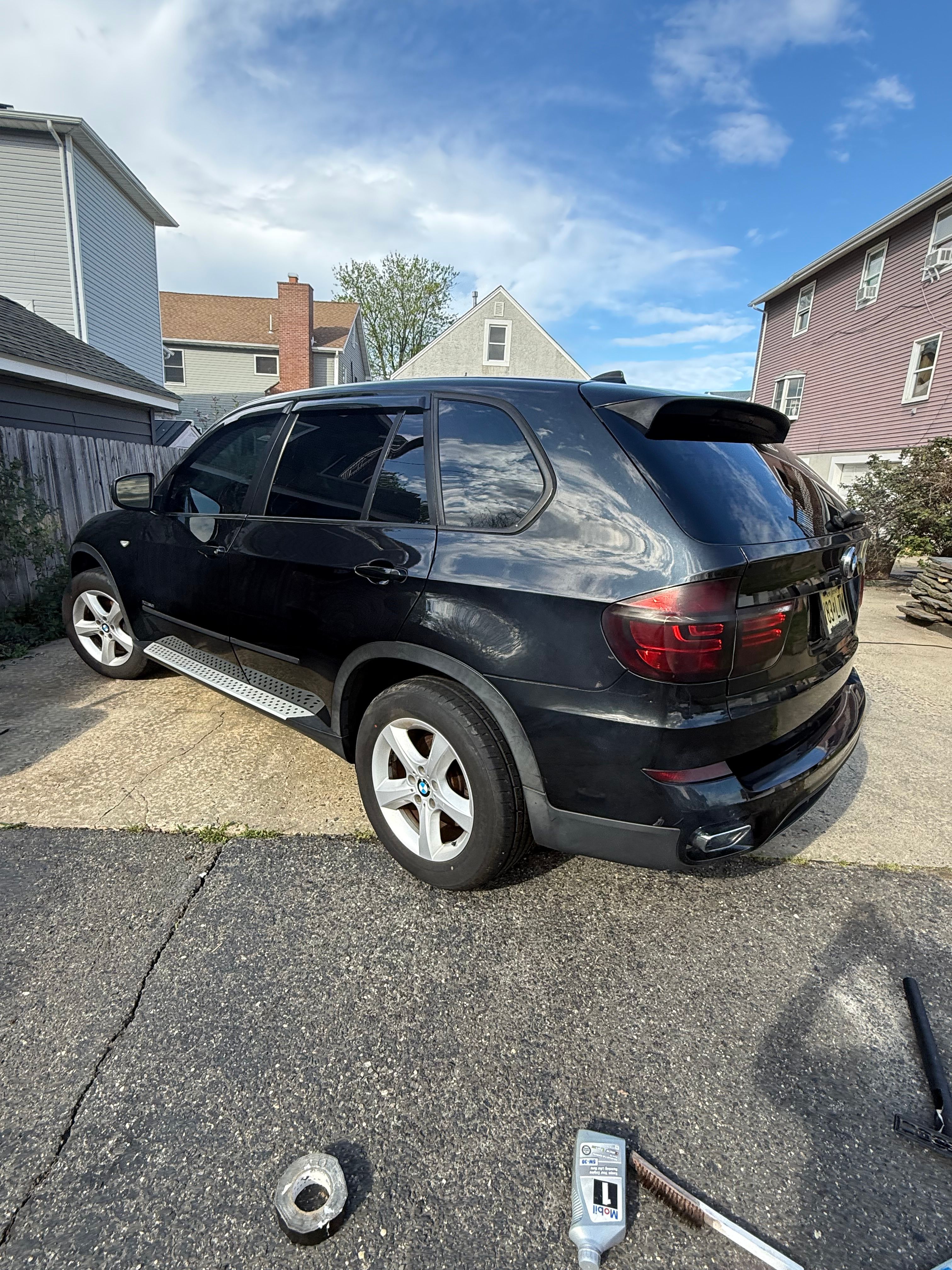 Used 2011 BMW X5 xDrive50i AWD/4WD image 1