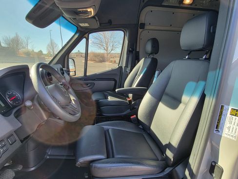 Used 2023 Mercedes-Benz Sprinter 2500 image 12