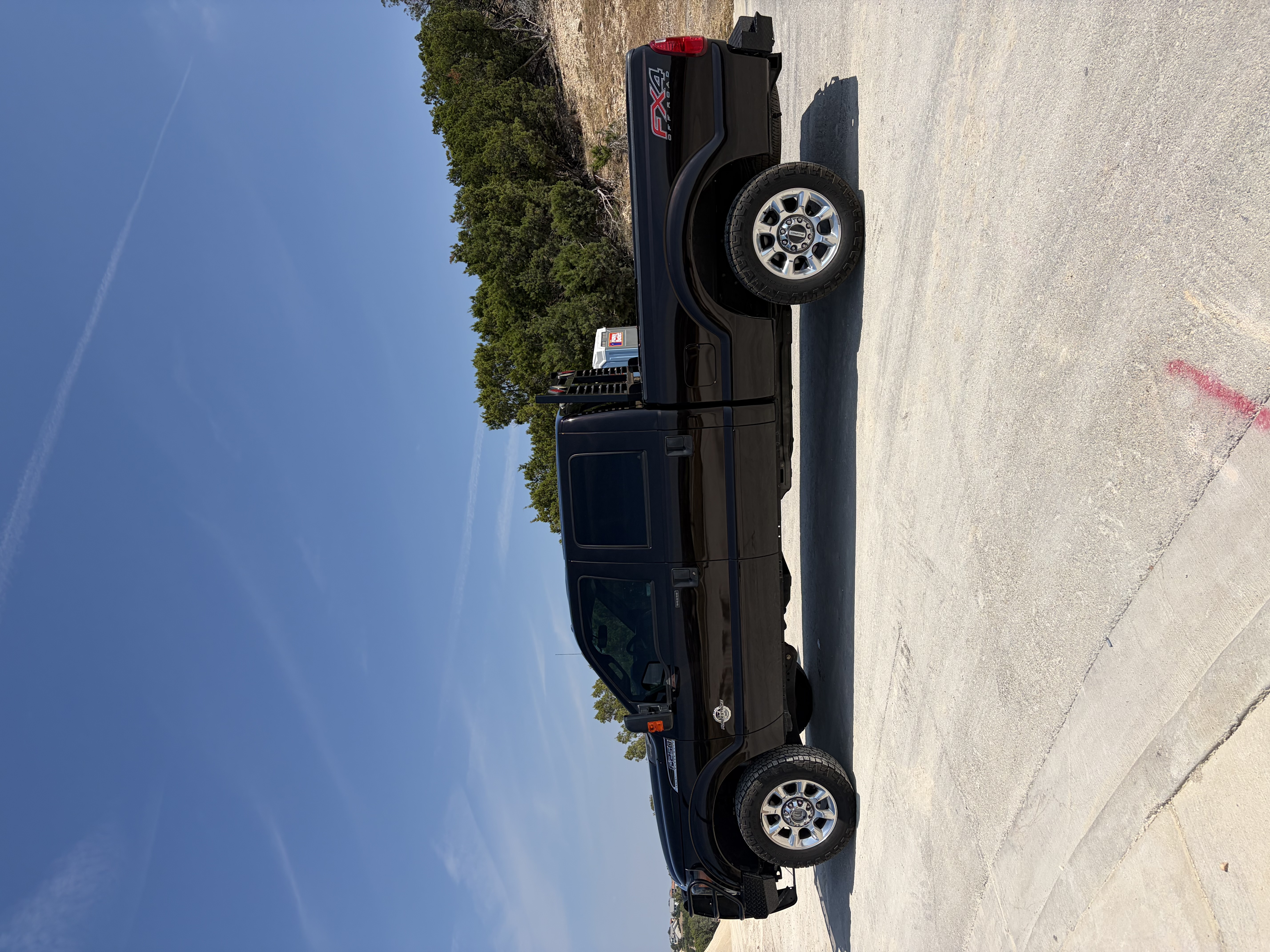 Used 2013 Ford F250 Lariat w/ Lariat Interior Pkg AWD/4WD image 2