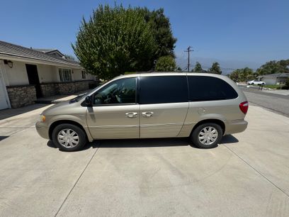 Used 2005 Chrysler Town & Country Touring