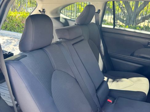 Used 2020 Toyota Highlander L FWD image 13