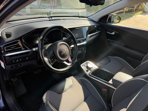 Used 2022 Kia Niro EX FWD image 8