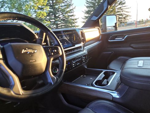 Used 2024 Chevrolet Silverado 3500 High Country w/ High Country Premium Package image 13