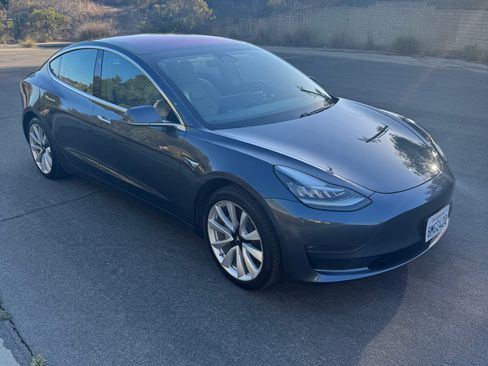 Used 2018 Tesla Model 3 Mid Range RWD image 6