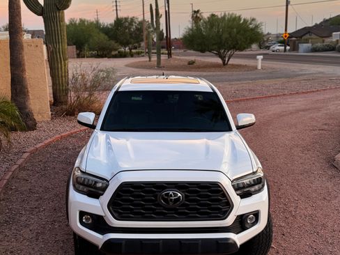 Used 2020 Toyota Tacoma TRD Off-Road w/ TRD Premium Off Road Package AWD/4WD image 12