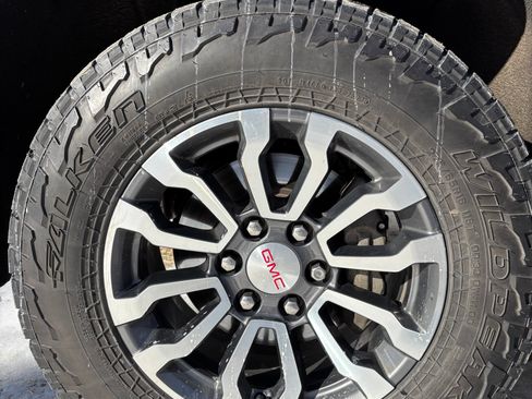 Used 2021 GMC Sierra 1500 AT4 w/ AT4 Preferred Package image 9