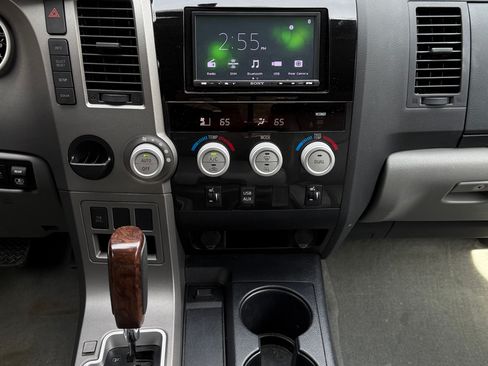 Used 2011 Toyota Tundra Limited w/ Memory Pkg image 10