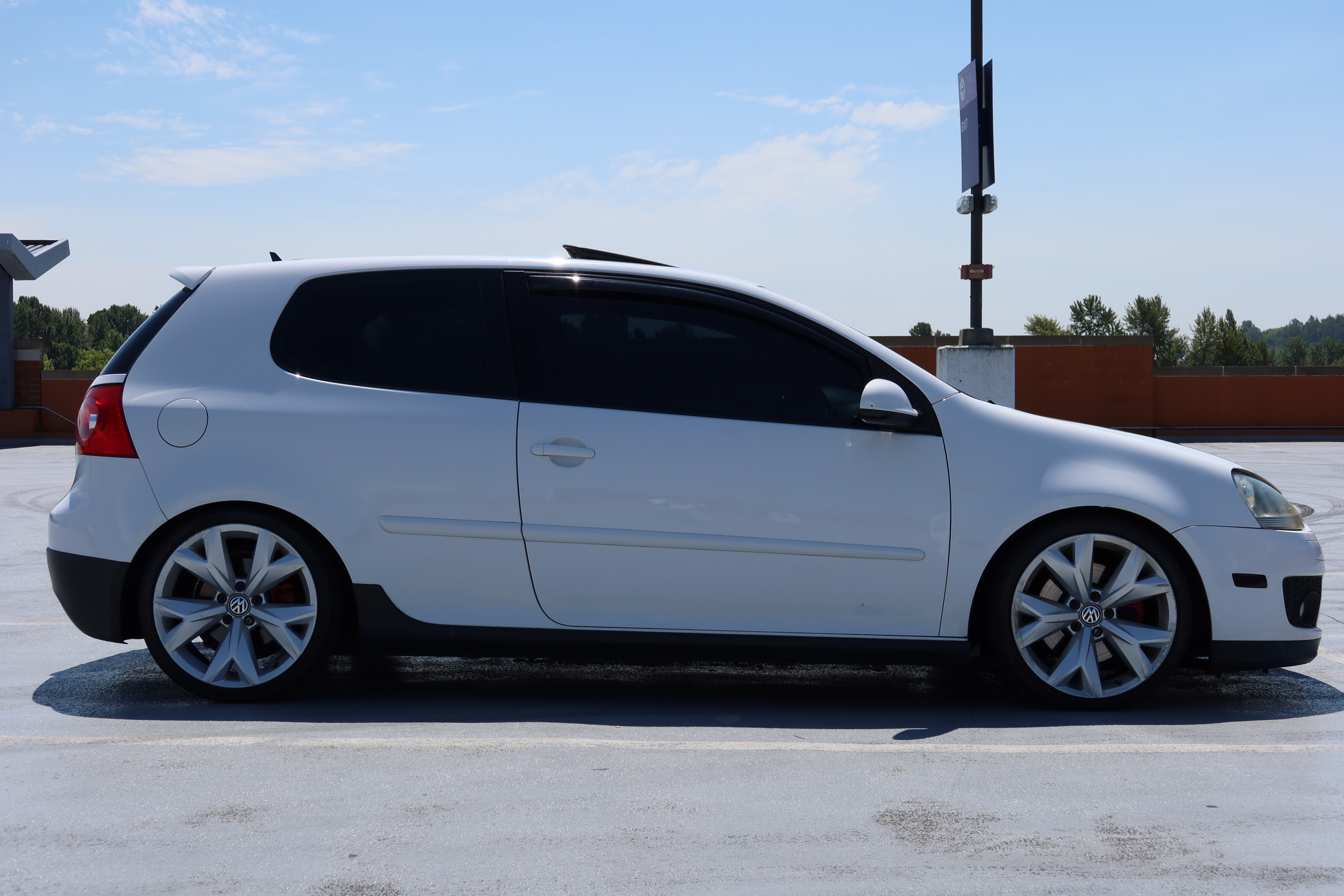 Used 2006 Volkswagen GTI 2.0T 2-Door FWD image 14
