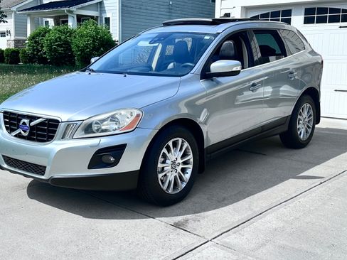 Used 2010 Volvo XC60 T6 AWD/4WD image 1