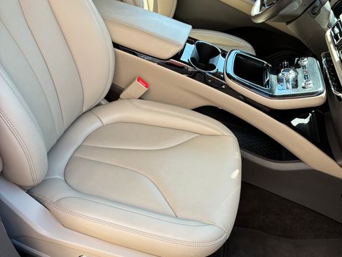 Used 2023 Lincoln Nautilus Reserve image 13