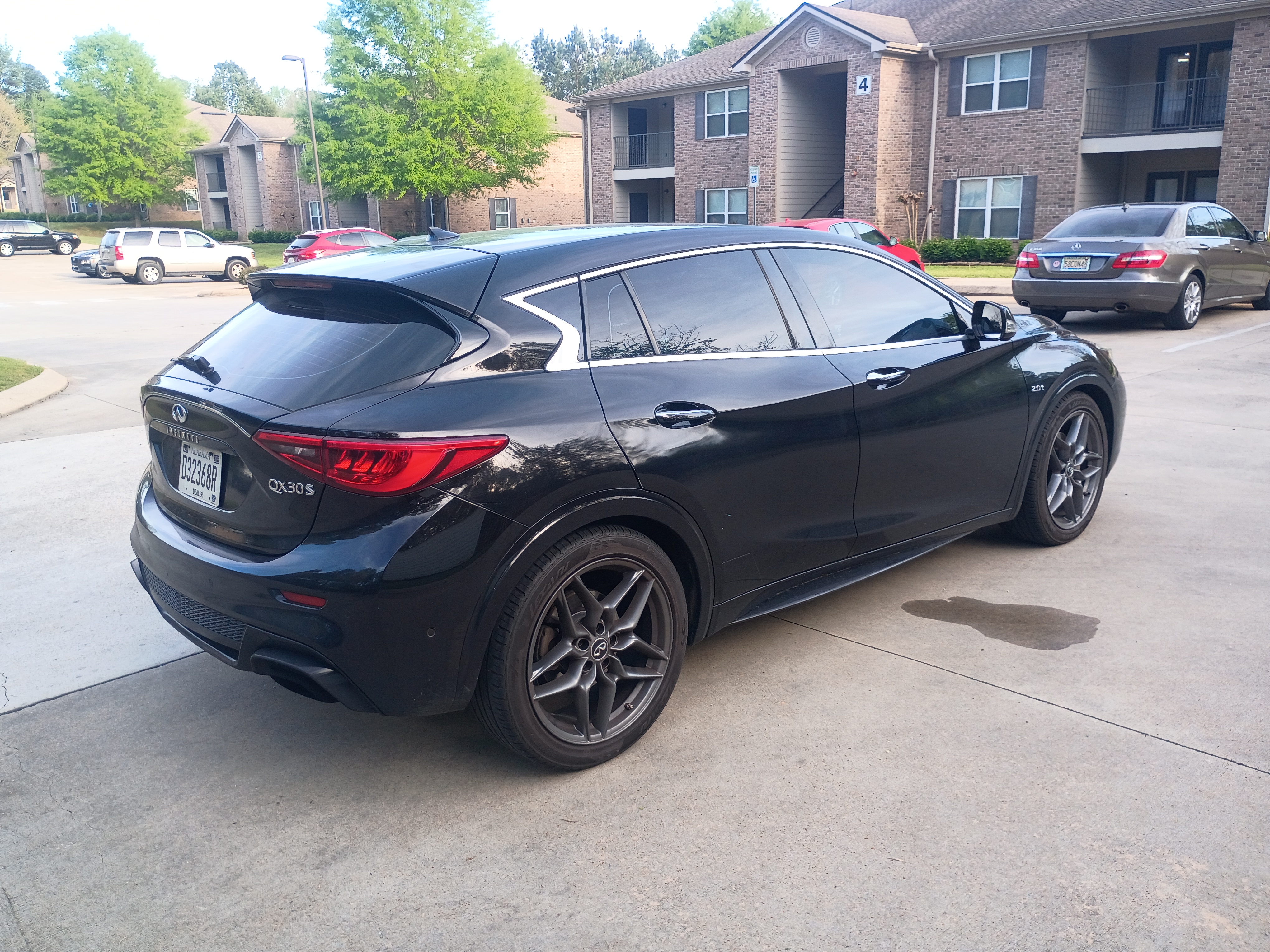 Used 2017 INFINITI QX30 Sport FWD image 4