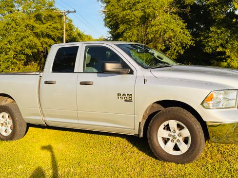 Used 2019 RAM 1500 Tradesman w/ Chrome Plus Package RWD image 2