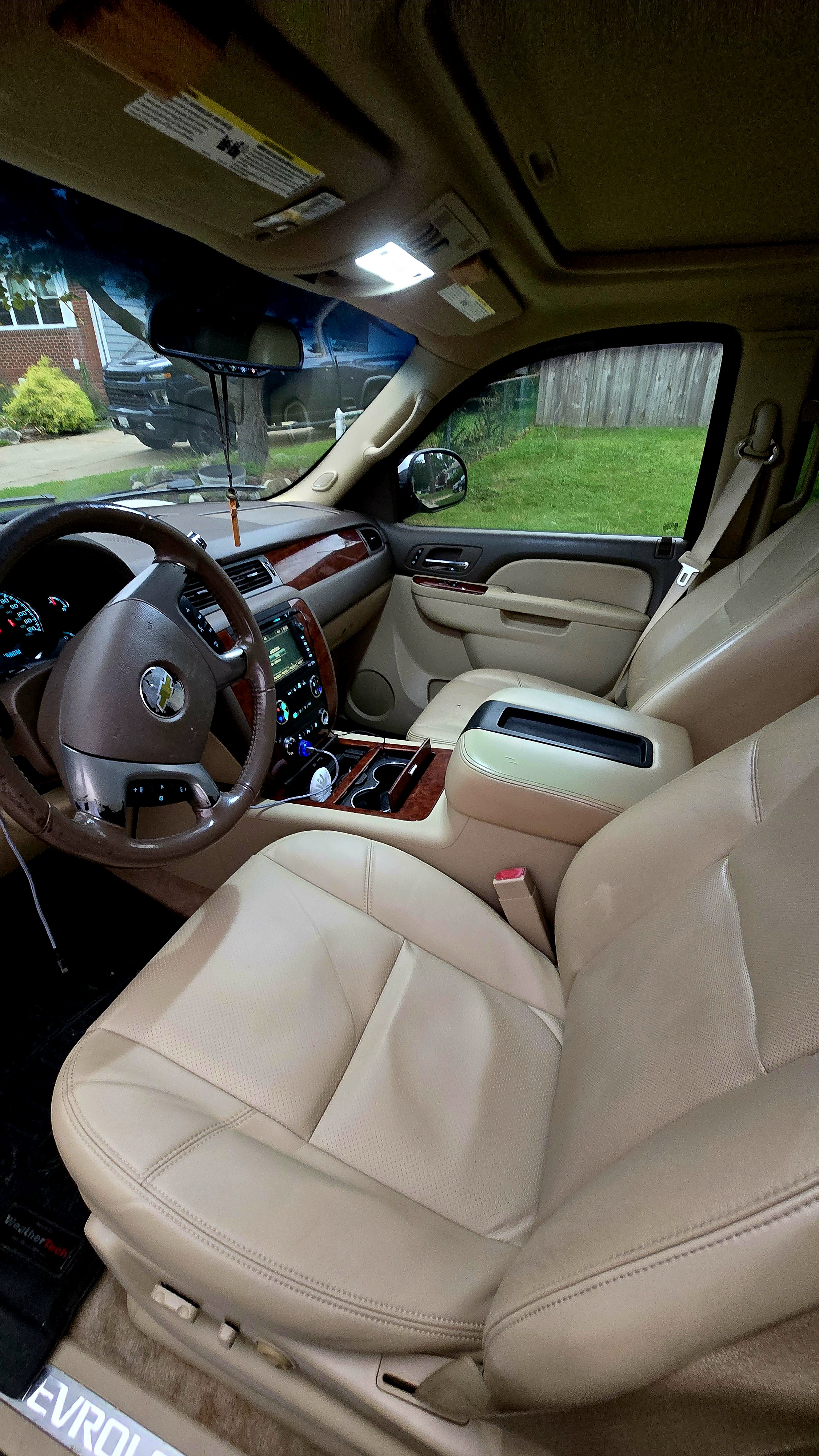 Used 2011 Chevrolet Suburban LTZ AWD/4WD image 10