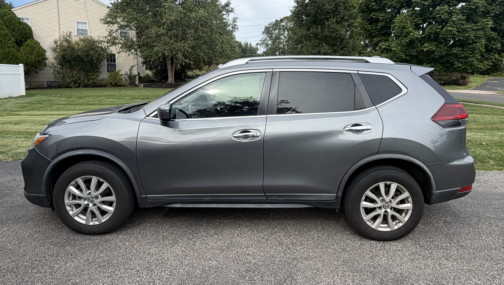 Used 2018 Nissan Rogue SV AWD/4WD image 6