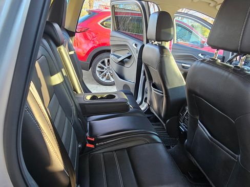 Used 2017 Ford Escape Titanium image 29