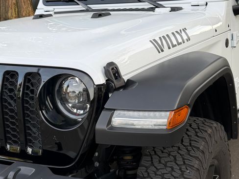 Used 2024 Jeep Wrangler Unlimited Sport AWD/4WD image 2