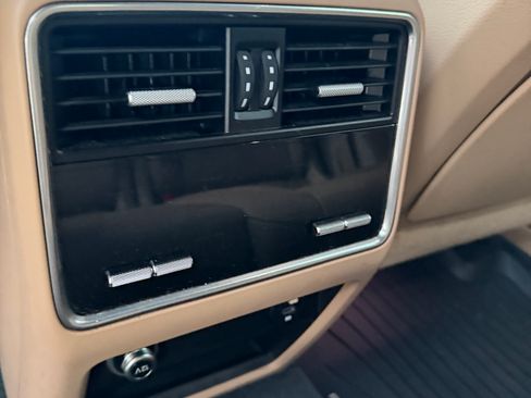 Used 2022 Porsche Cayenne Platinum Edition AWD/4WD image 13