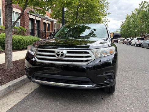 Used 2012 Toyota Highlander FWD image 1