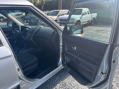 Used 2013 Kia Soul + w/ Audio Pkg FWD image 16